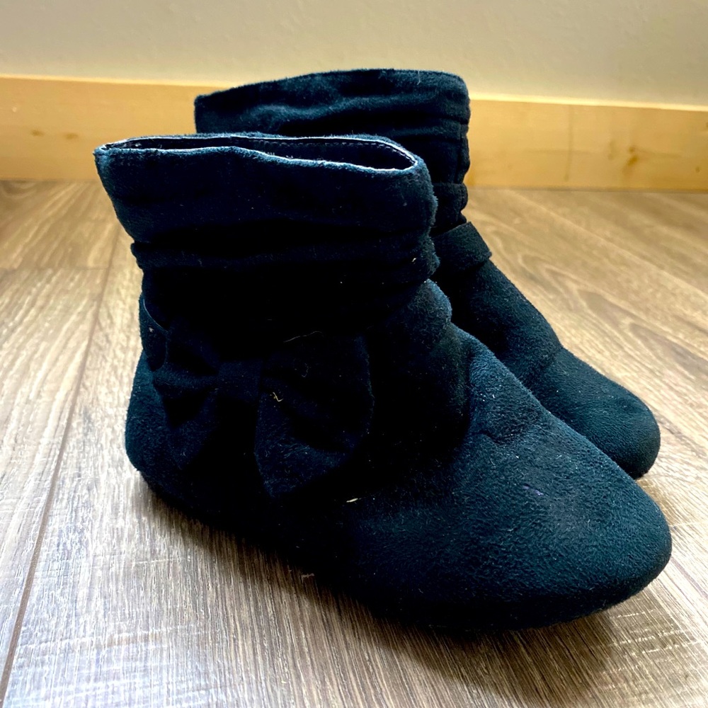 Girls black short boots